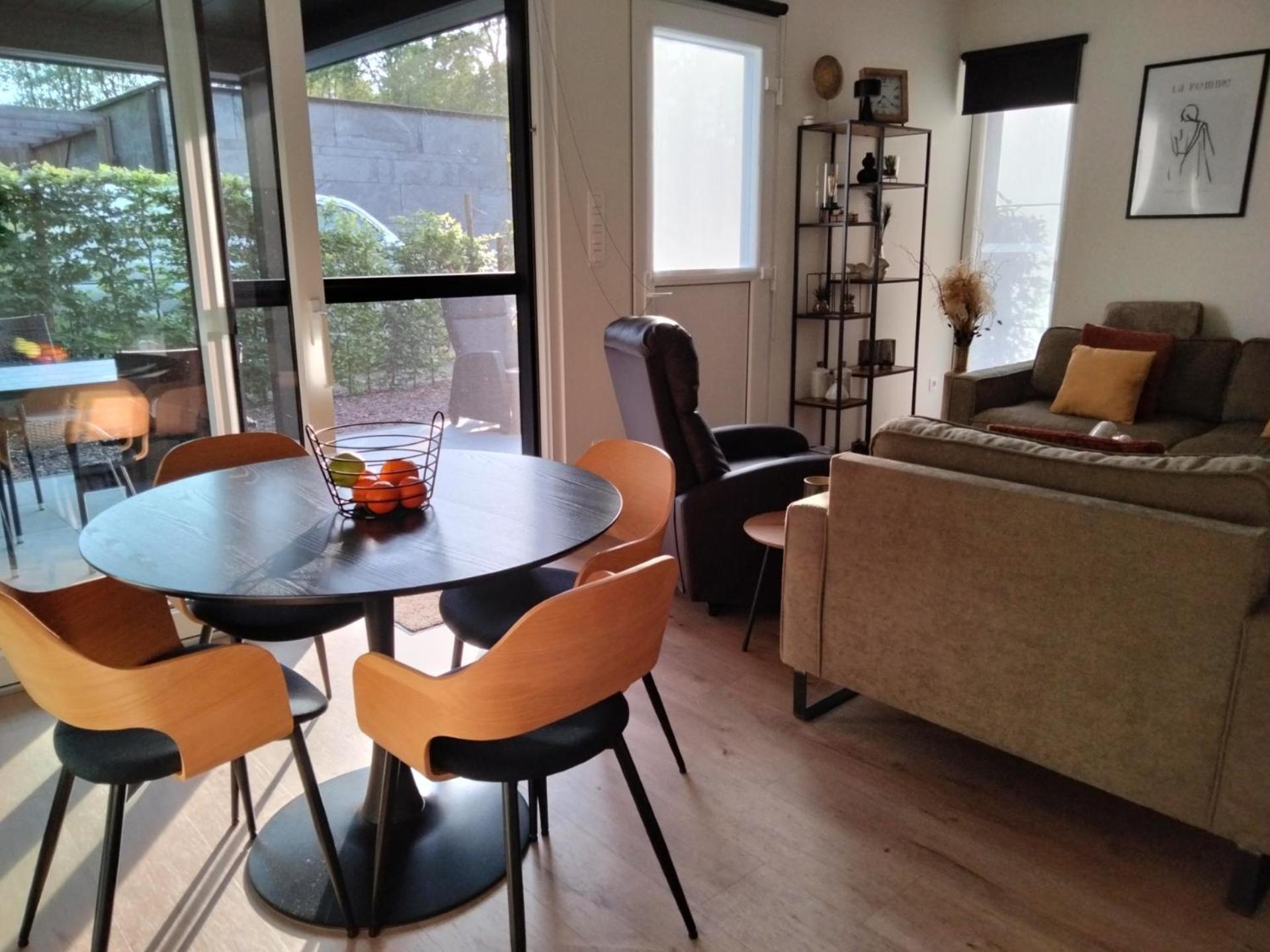 Theressa - Free Wifi En Netflix Zutendaal Exterior foto